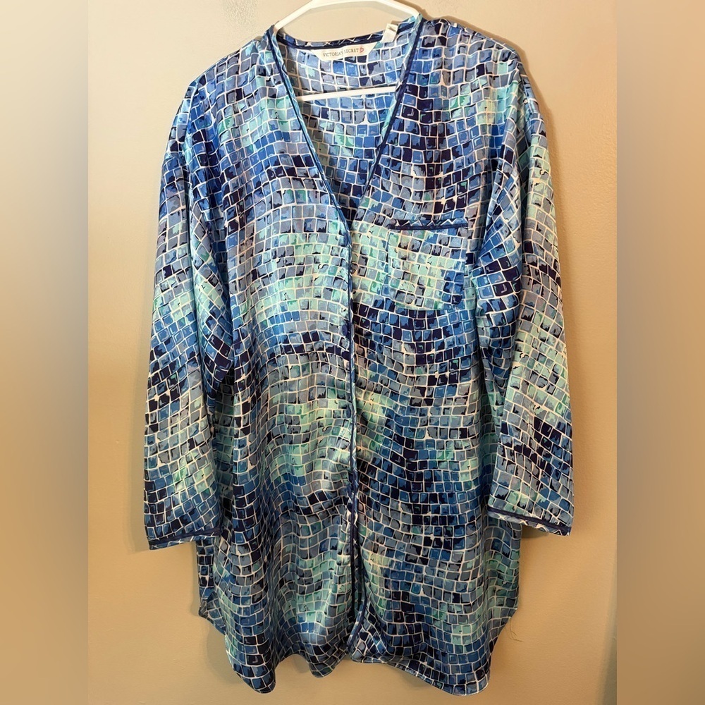 Victoria's Secret Satin Sleep Shirt in Blue Geometric Tile Print Size M